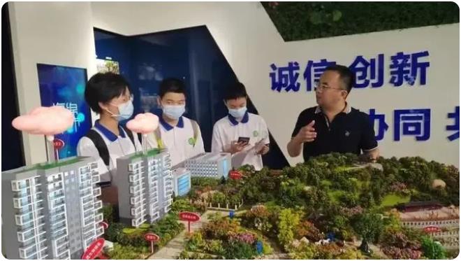 了解“科技興國”含義，高中生實(shí)地探訪“海綿城市”課題